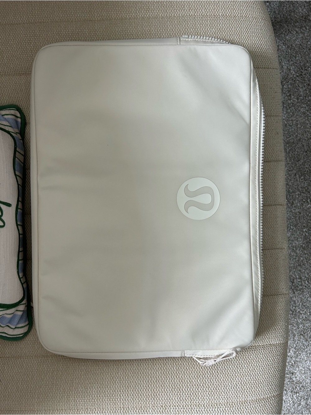 lululemon athletica Cream Zip Tech Sleeve - Laptop Sleeve - Picture 6 of 6